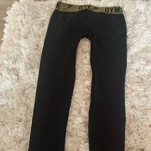 Gym shark leggings